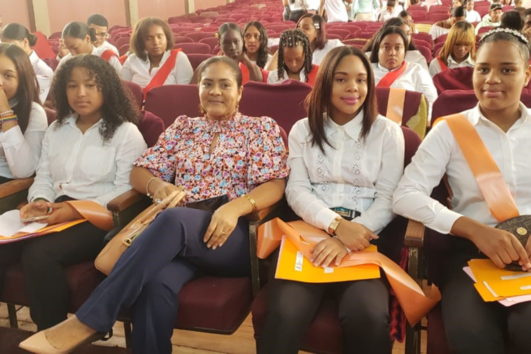 FUNFODES Celebra la Graduación de Cursos Técnicos con 614 Estudiantes en San Juan de la Maguana